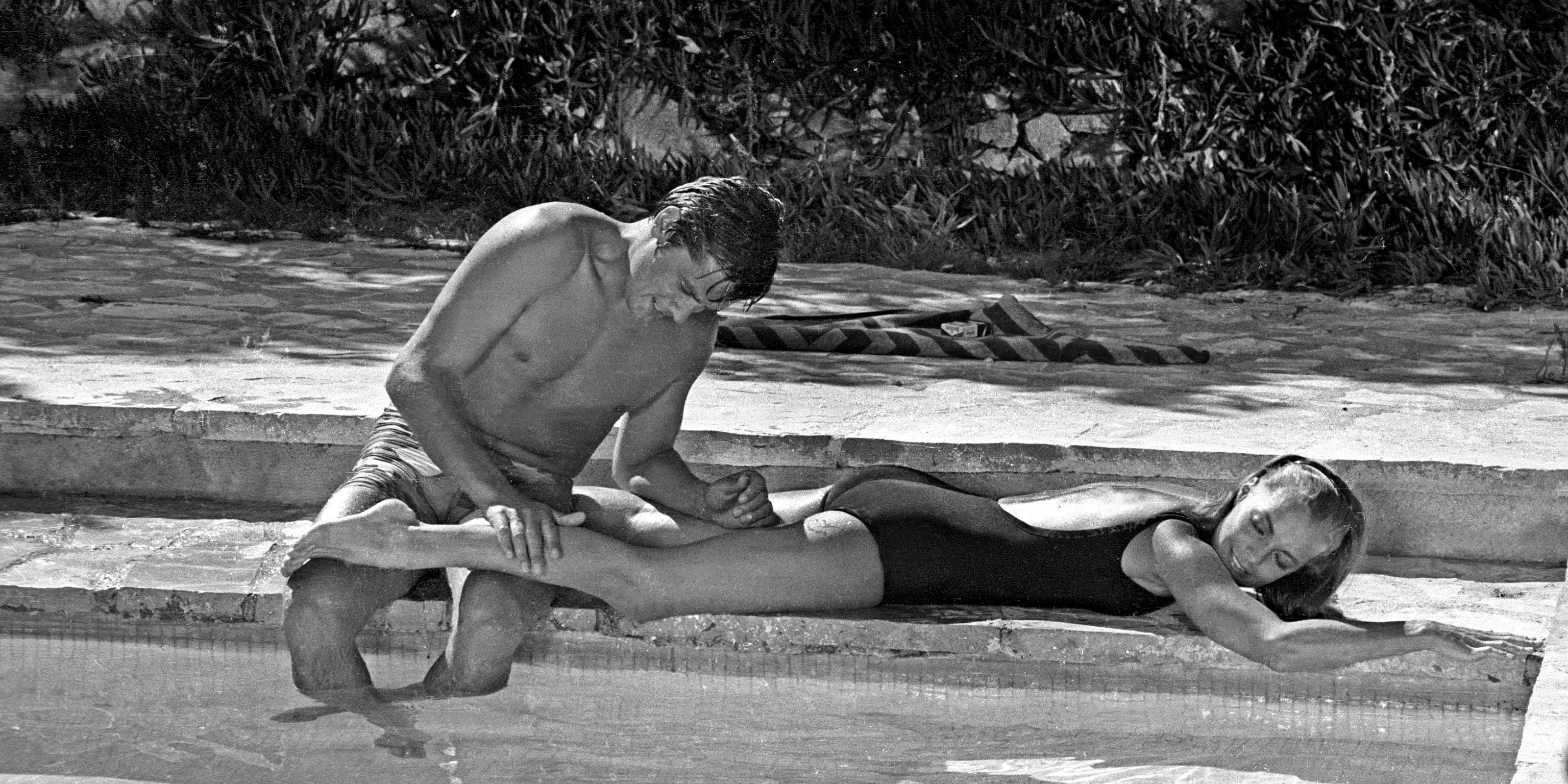 photo-noir-et-blanc-vintage-photo-de-cinéma-la-piscine-Bridgeman